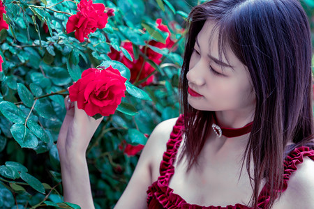 新疆阿瓦提：水稻插秧机械化 加速农田“披”绿装